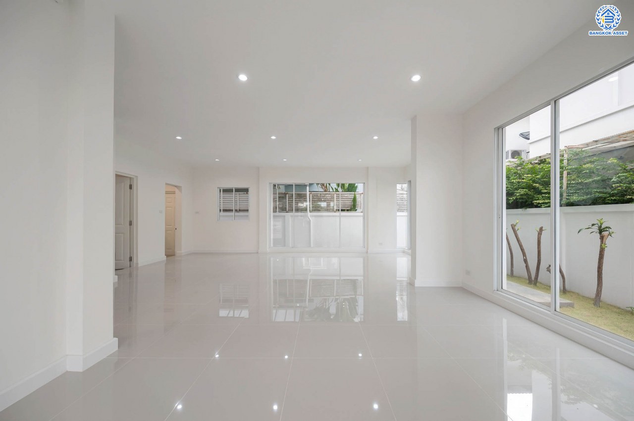 บ้านมือสองตกแต่งใหม่ โครงการ บางกอก บูเลอวาร์ด รามอินทรา แบรนด์ SC Asset เนื้อที่ 58.6 ตร.ว. ฟังก์ชัน 3 ห้องนอน 3 ห้องน้ำ ที่จอดรถ 2 คัน บนทำเลแห่งการเดินทาง เชื่อมต่อถนนรามอินทรา, ถนนรัชดา-รามอินทรา ใกล้จุดขึ้น "ทางด่วนรามอินทรา"  รถไฟฟ้าสายสีชมพู "สถานีวงแหวนรามอินทรา" และ ใกล้ห้างแฟชั่น ไอส์แลนด์